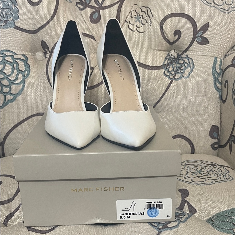 Marc Jacobs Cream Pointed Toe Heels